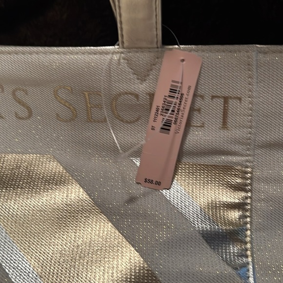 NWT ❤️Victoria’s Secret Cream and Gold Tote Bag. Never been used and PRETTY ❤️❤️ - Picture 8 of 8